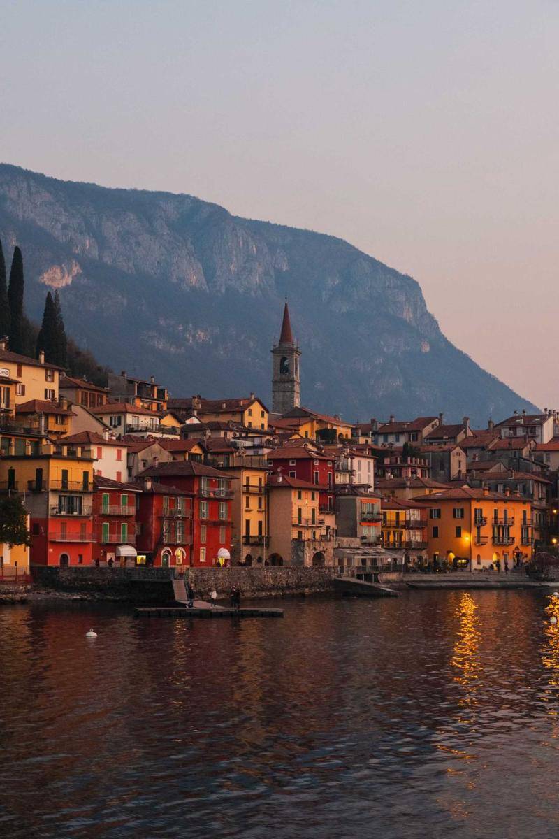 ilustrasi Danau Como, Italia (unsplash.com/Julia Solonina)