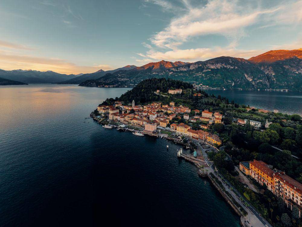 ilustrasi Danau Como, Italia (unsplash.com/Nirmal Rajendharkumar)