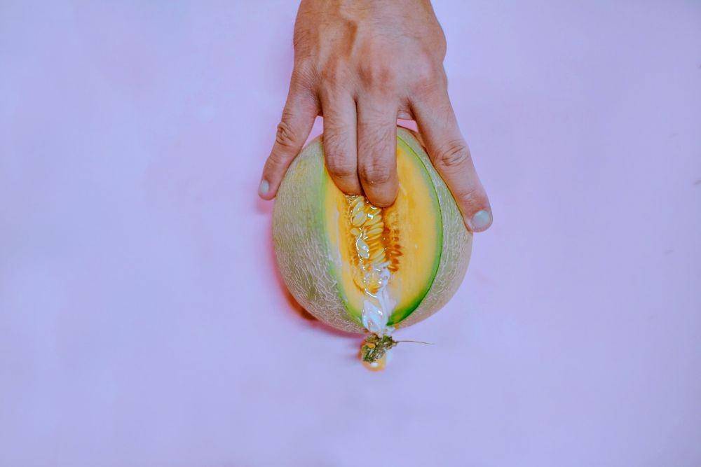 ilustrasi air mani pada perempuan (pexels.com/Dainis Graveris)