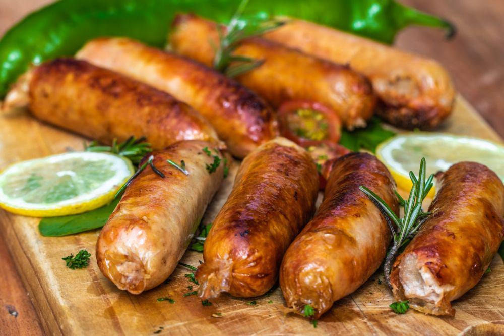ilustrasi sosis bratwurst (pexels.com/Edwin Jaulani)