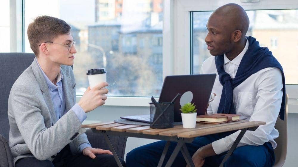 Ilustrasi orang berdiskusi (pexels.com/Mikhail Nilov)