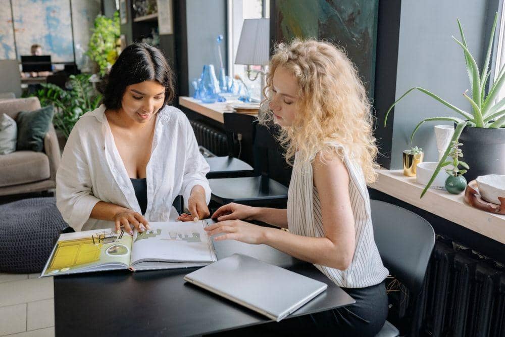 Ilustrasi jenuh bekerja (pexels.com/Yan Krukov)