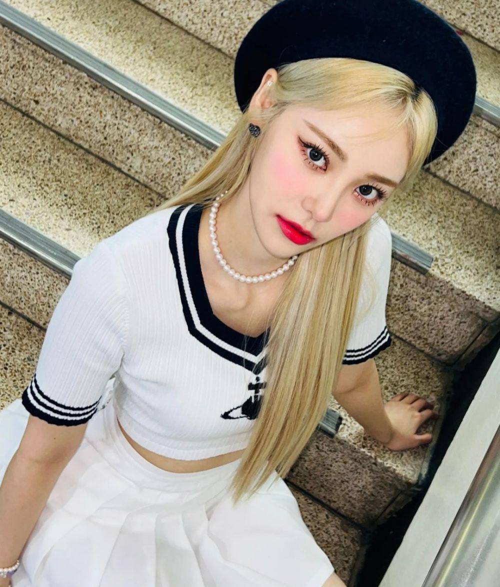 Jinsoul LOONA (instagram.com/loonatheworld)
