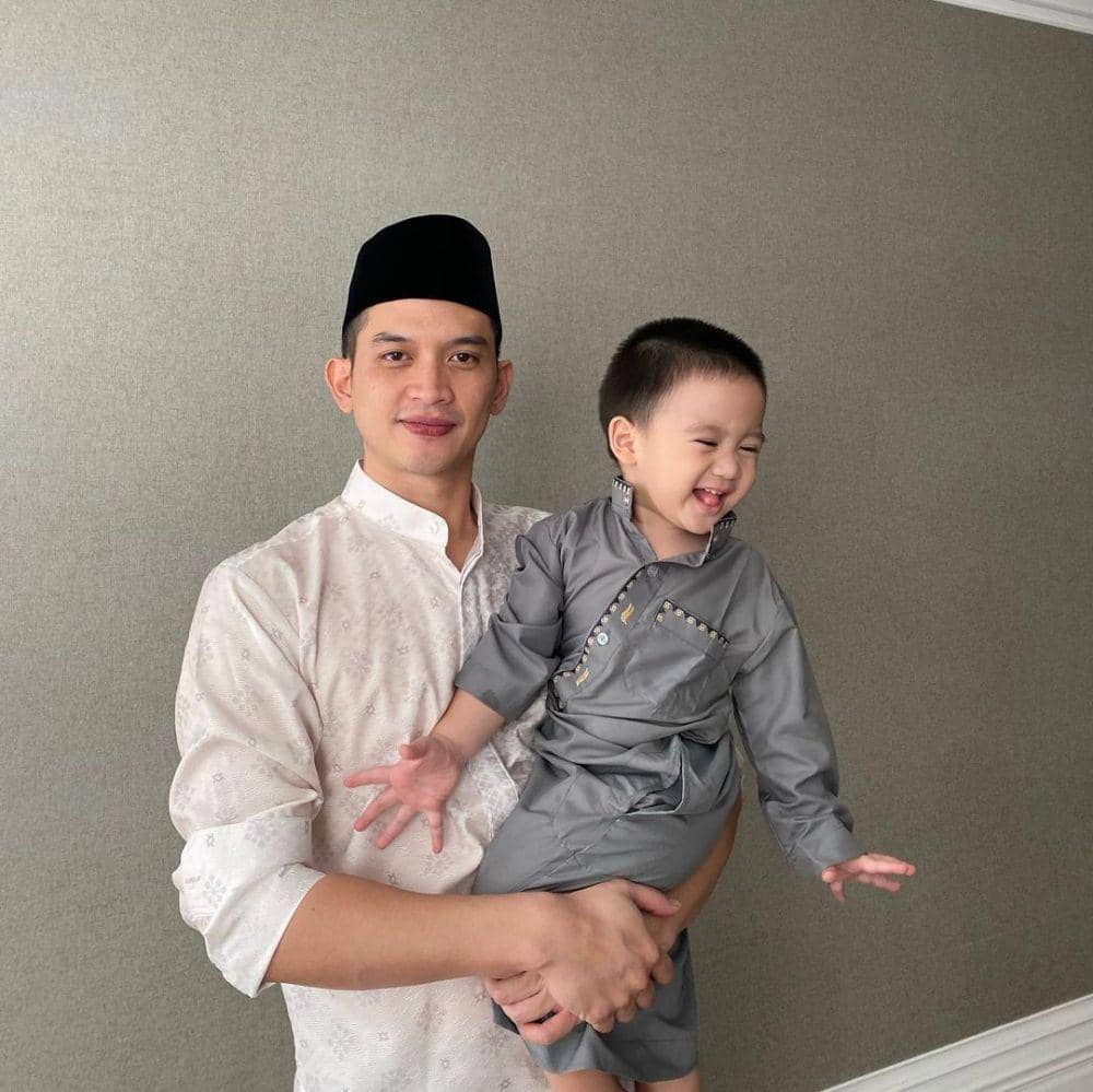 Rezky Adhitya dan buah hati (instagram.com/thereal_rezkyadhitya)