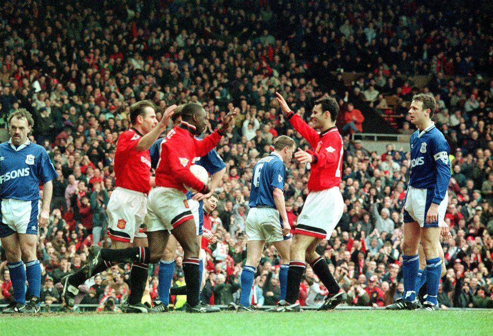 Para pemain Manchester United merayakan gol ke gawang Ipswich Town di EPL 1994/1995. (manchestereveningnews.co.uk)