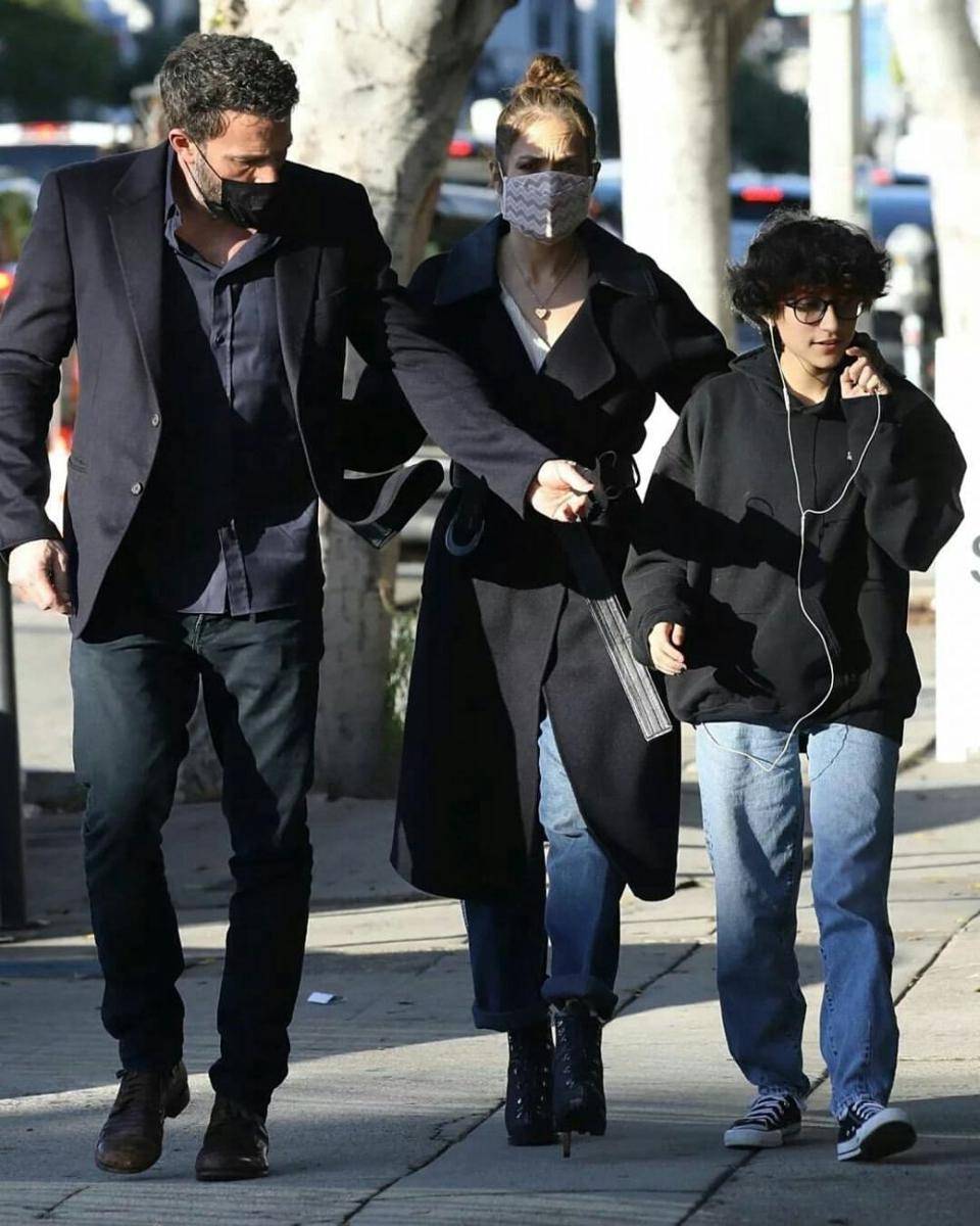Ben Affleck, JLo, dan Emme Muniz di Los Angeles (instagram.com/hollywoodstarkids)