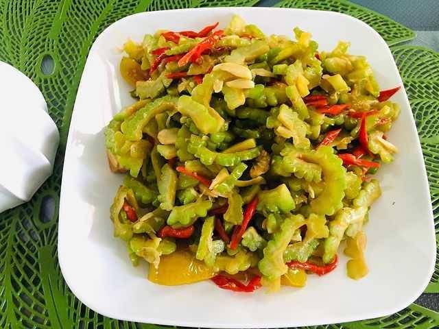 tumis pare campur teri (instagram.com/zeerera_kitchen)