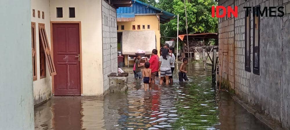 Rumah warga yang terendam banjir, IDN Times/ Ricky Lodar