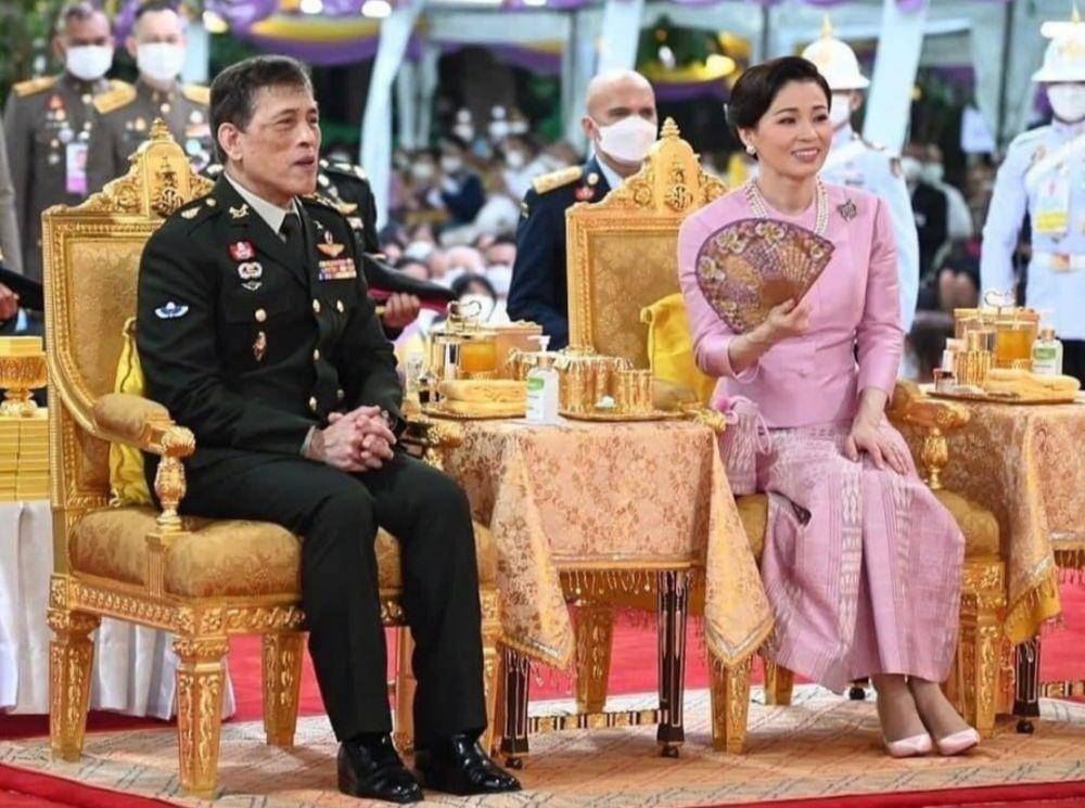 Keluarga kerajaan Thailand (instagram/thairoyalfamily)