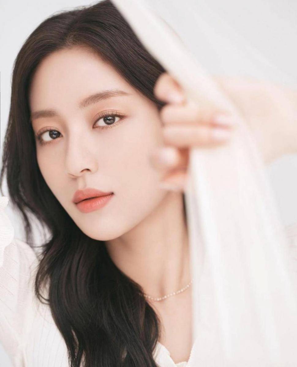 Kang Min Ah (instagram.com/minah320_97)