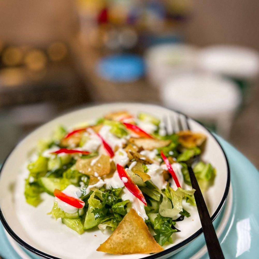 salad dengan dressing yogurt (instagram.com/hadis_realm_)