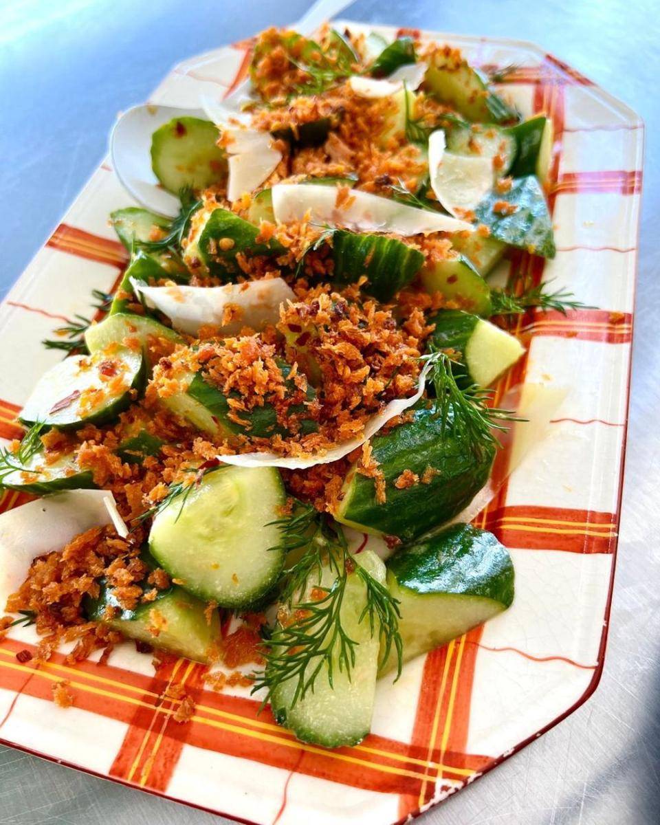caesar salad tanpa mayonaise (instagram.com/bonappetitmag)