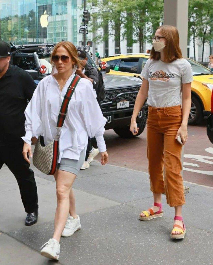 JLo dan Violet Affleck di New York