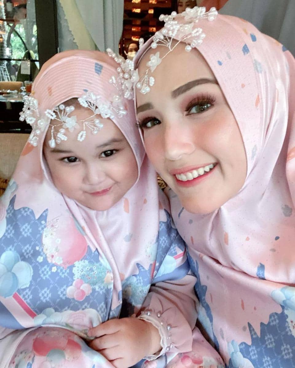Adelia Pasha dan buah hati (instagram.com/adeliapasha)