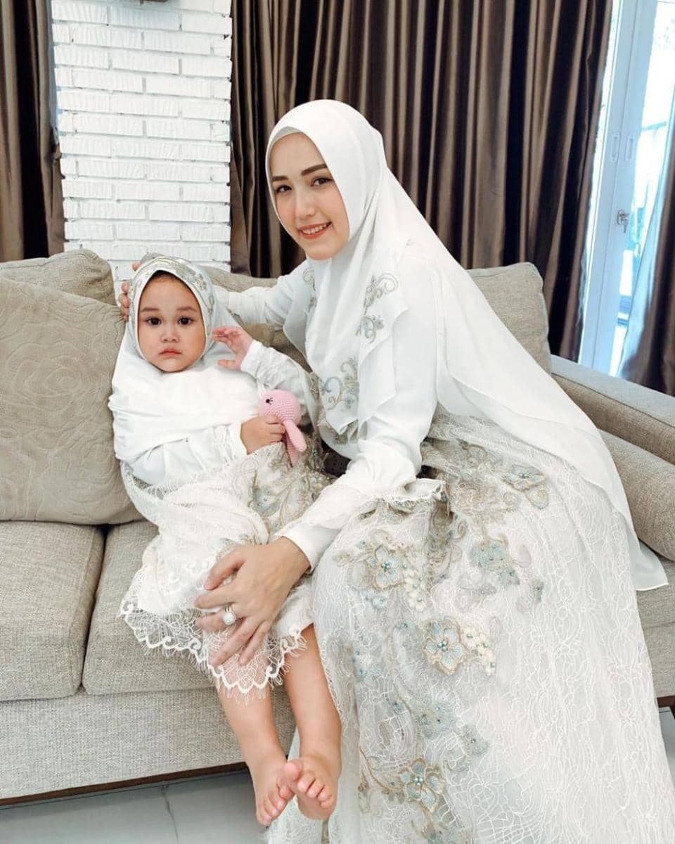 Adelia Pasha dan buah hati (instagram.com/adeliapasha)