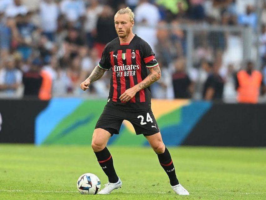 Simon Kjaer (instagram.com/simonkjaer.official)
