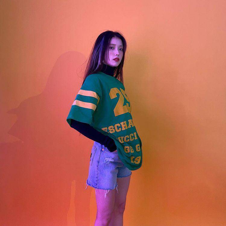 outfit oversized ala artis (instagram.com/dlwlrma)