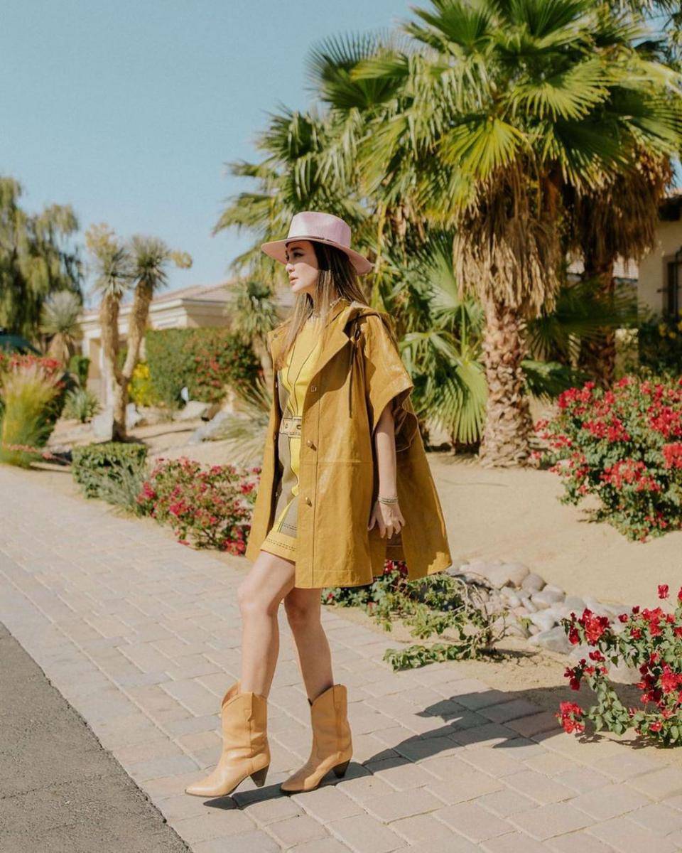 outfit oversized ala artis (instagram.com/lunamaya)
