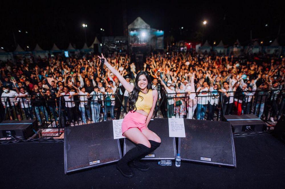 10 Potret Keseruan DJ Una saat Manggung, Selalu Ramai Penonton!