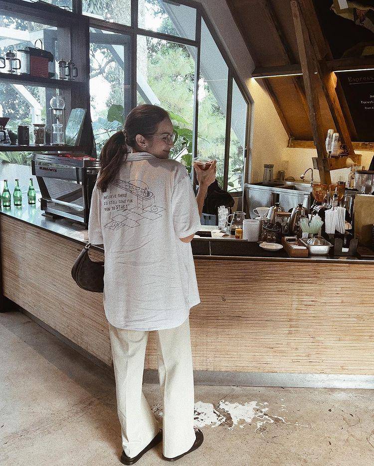 outfit oversized ala artis (instagram.com/enzystoria)