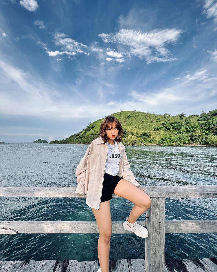 outfit oversized ala artis (instagram.com/fuji_an)