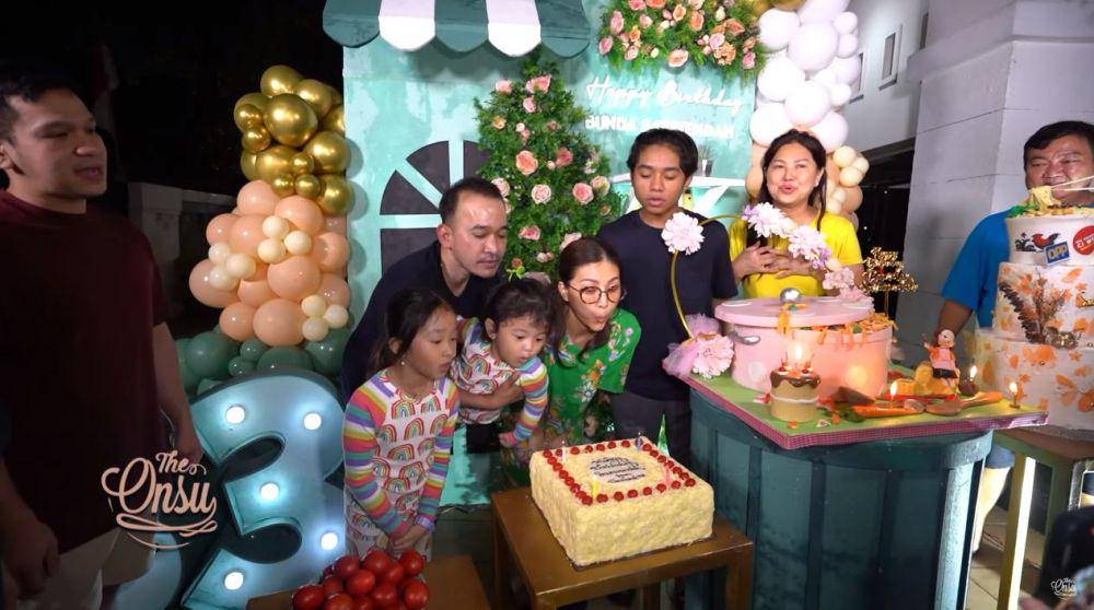 ulang tahun Sarwendah (youtube.com/the onsu family)