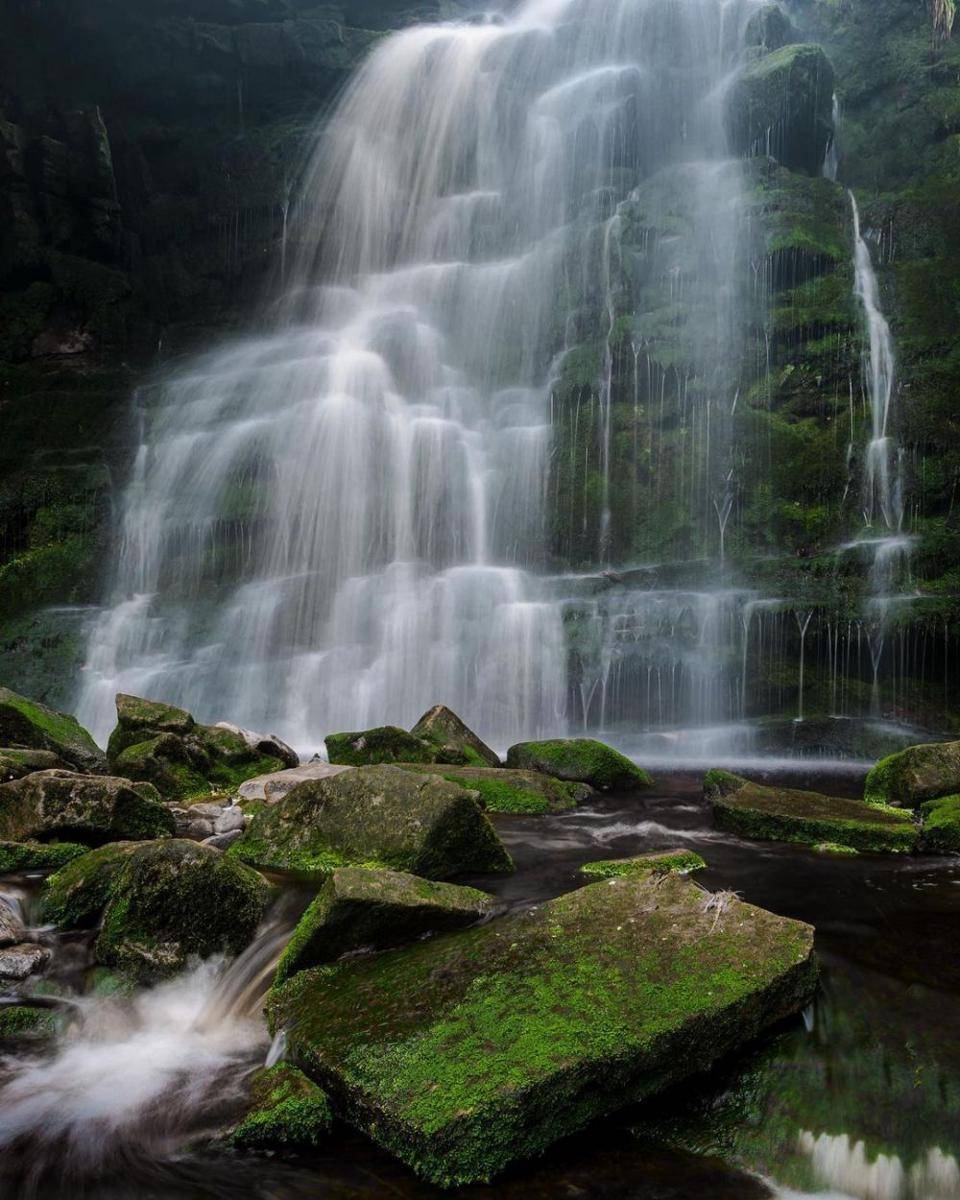 Middle Black Clough Waterfall (instagram.com/atlantisalex)