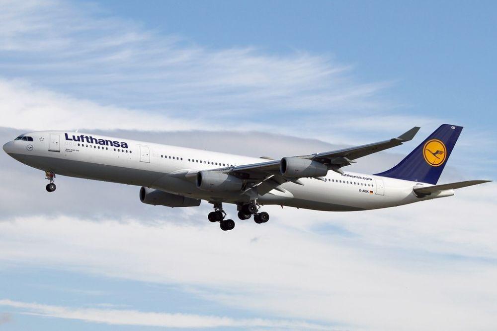 pesawat Airbus A340 dari maskapai Lufthansa (wikimedia.org)