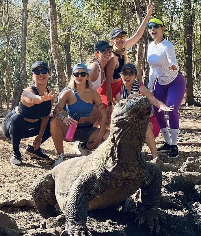 Luna Maya ke Labuan Bajo bareng sahabat rayakan ultah (instagram.com/lunamaya)