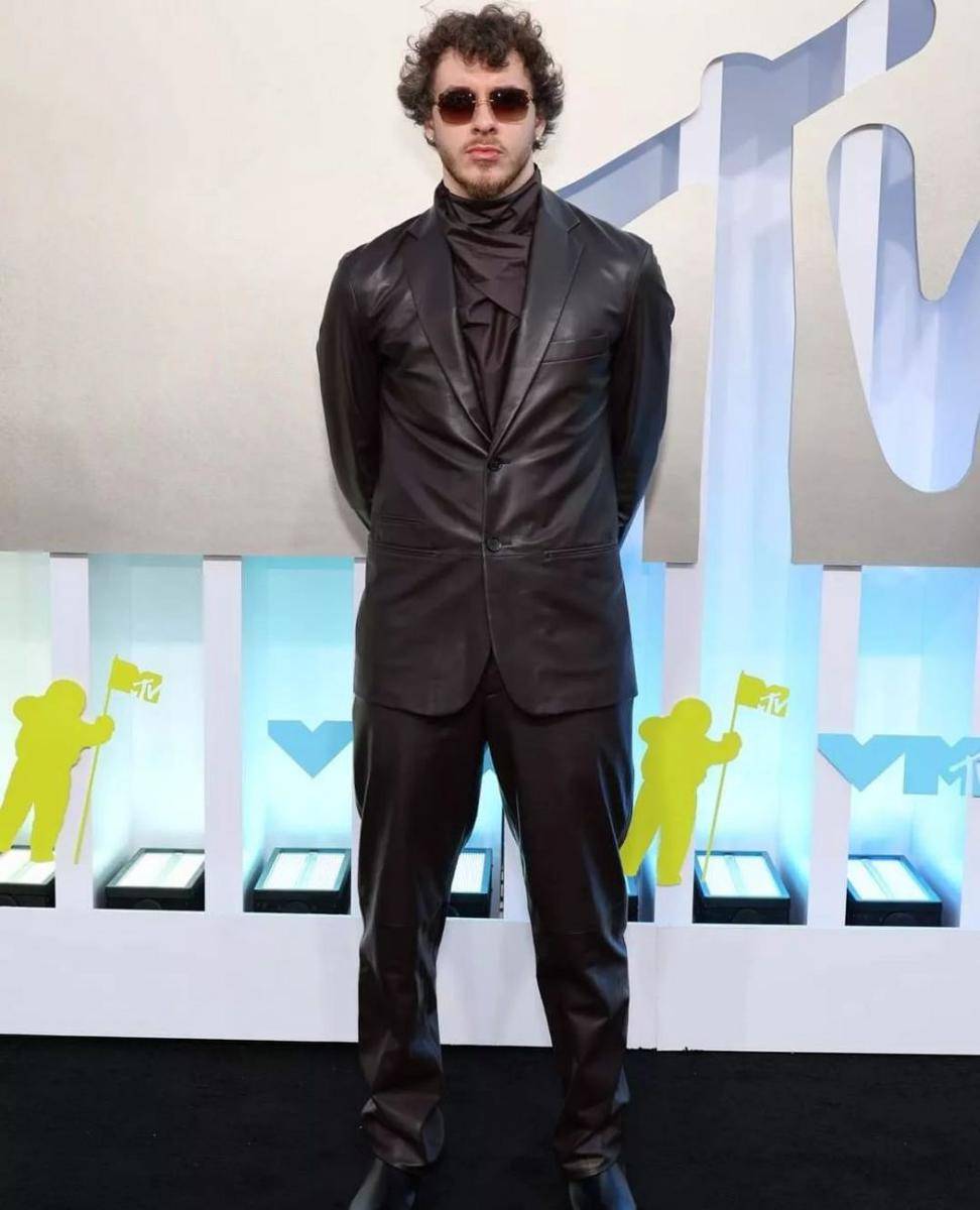 Gaya Seleb Pria di Black Carpet VMAs 2022 (Instagram.com/vmas)