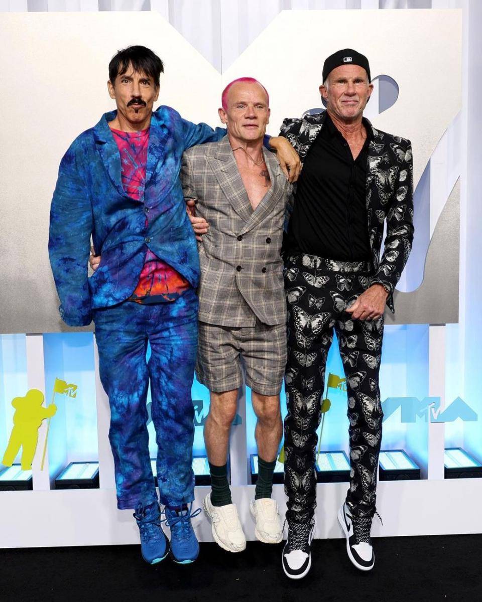 Gaya Seleb Pria di Black Carpet VMAs 2022 (Instagram.com/vmas)