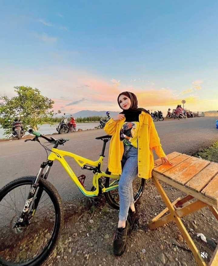 outfit Herlin Kenza (instagram.com/herlinkenza)