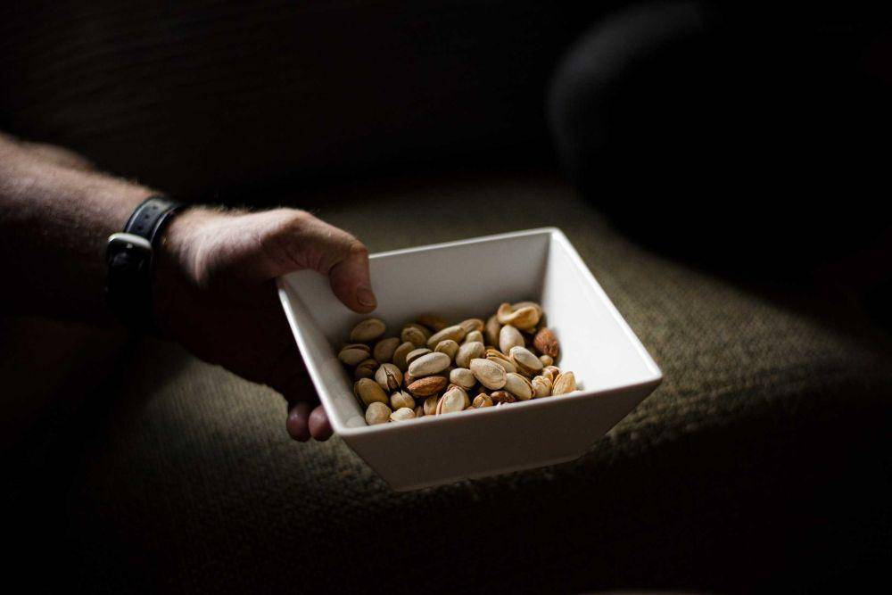 ilustrasi pistachio (unsplash.com/@aminhasani)