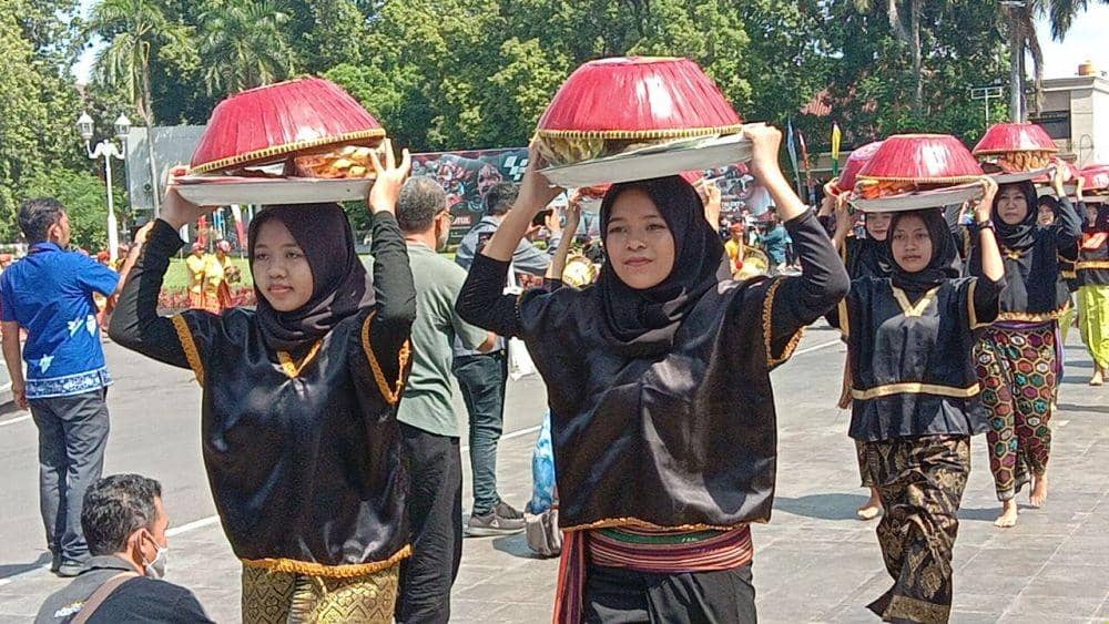 Salah satu budaya masyarakat di Pulau Lombok. (IDN Times/Muhammad Nasir)