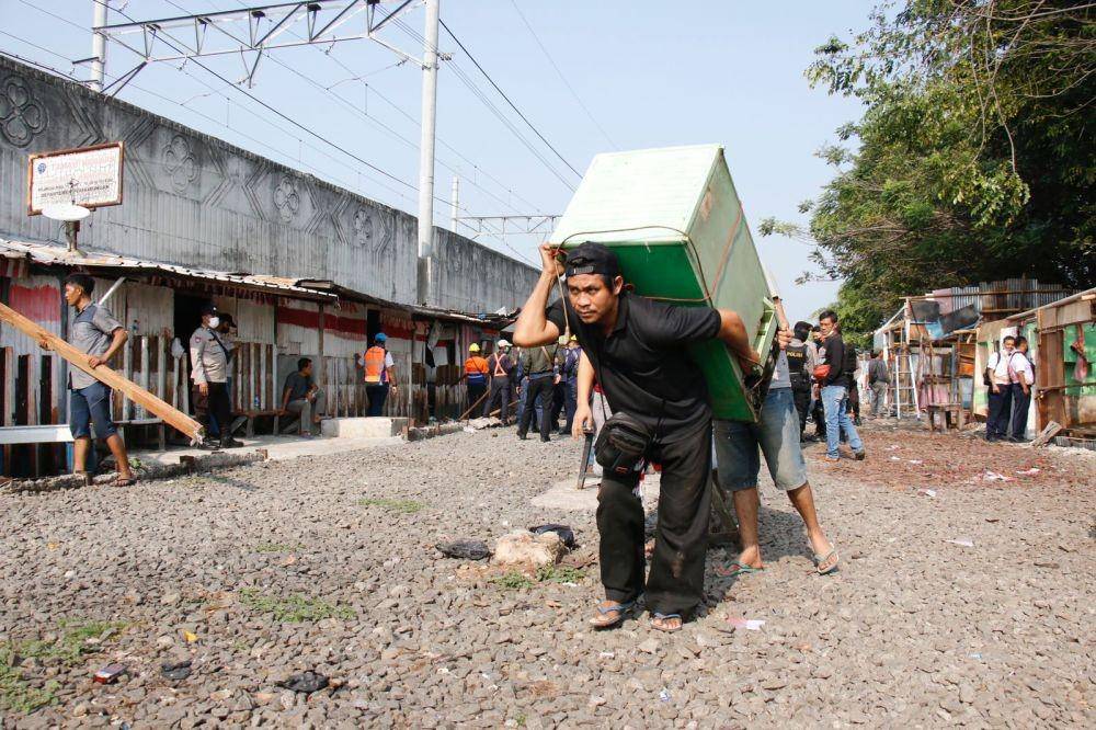 PT KAI Daop 1 Jakarta imbau seluruh masyarakat tidak mendirikan bangunan secara ilegal di lahan PT KAI. (Dok. PT KAI).