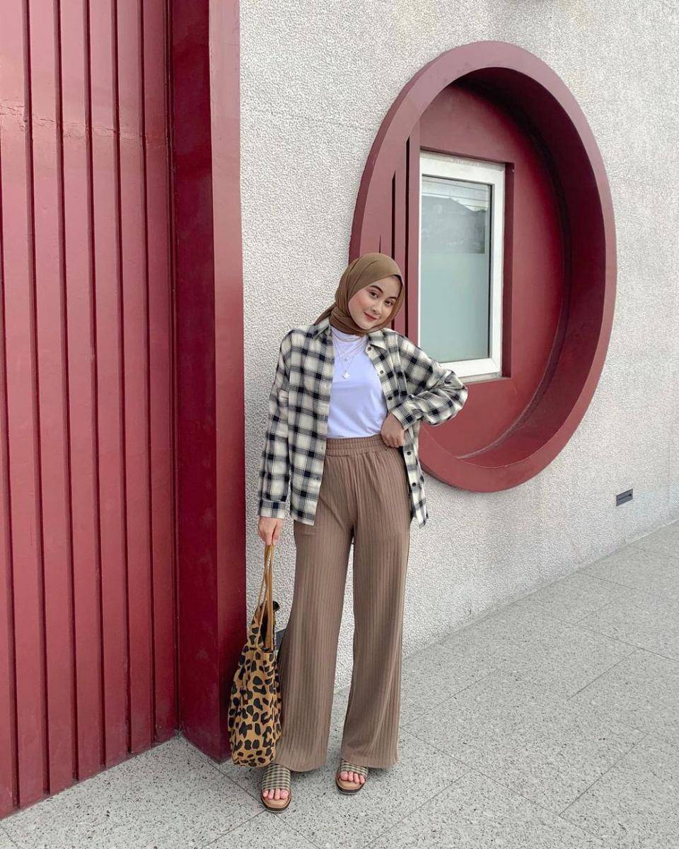 OOTD kemeja kotak-kotak untuk hijab (instagram.com/afaaciitt_)