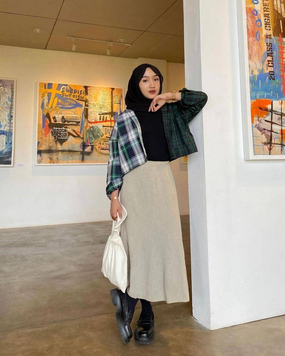 OOTD kemeja kotak-kotak untuk hijab (instagram.com/thafanyads)