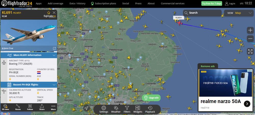 penggunaan Flightradar24 (flightradar24.com)