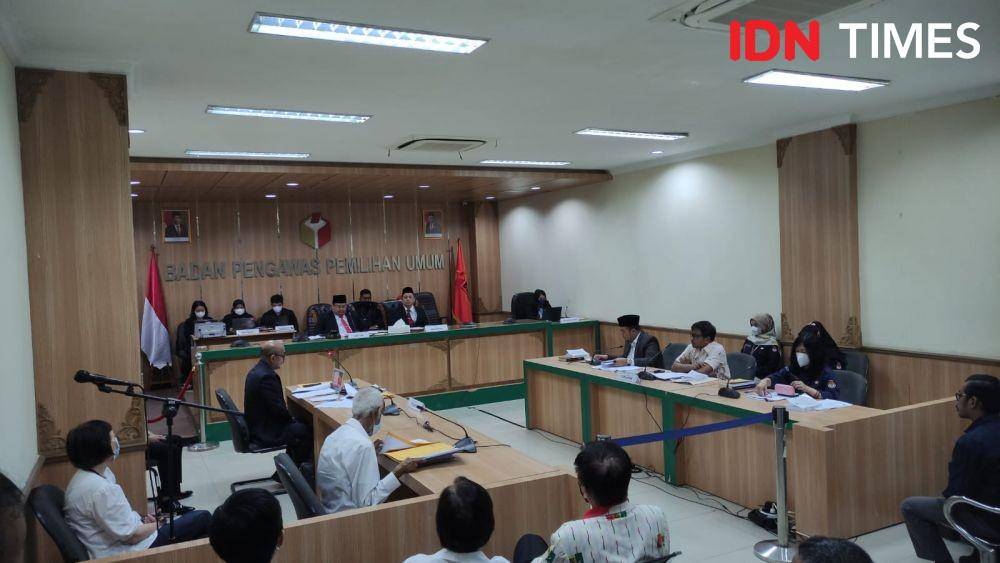 Sidang dugaan pelanggaran administrasi KPU di Kantor Bawaslu RI, Jakarta Pusat (IDN Times/Yosafat Diva Bayu Wisesa)