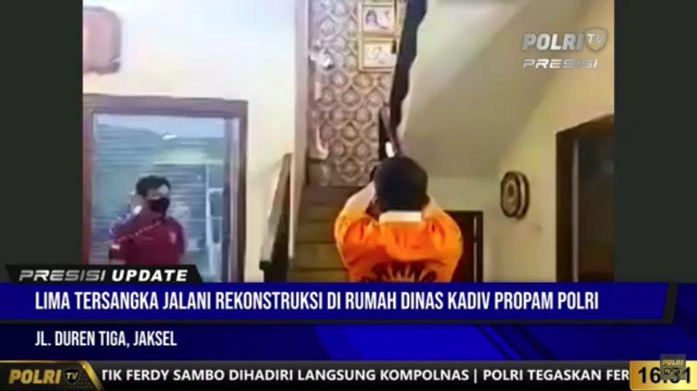Rekonstruksi, Ferdy Sambo Ambil Senjata Brigadir J Usai Tewas Ditembak