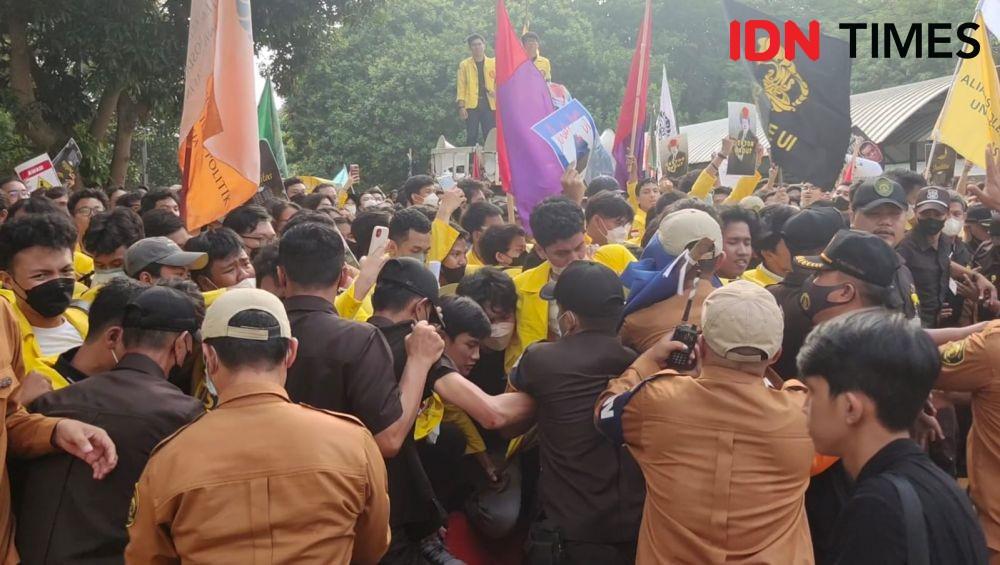 Demo 1.000 Hari Kerja Rektor UI Ricuh, Mahasiswa dan Sekuriti Bentrok