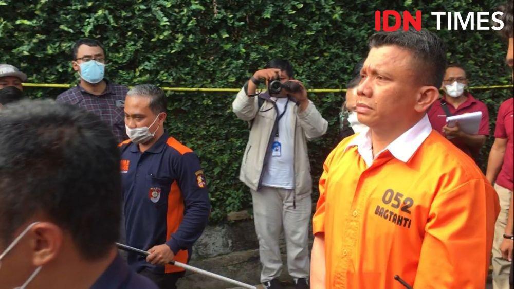 13 Foto Penampakan Tersangka dan Rekonstruksi di Rumah Ferdy Fambo