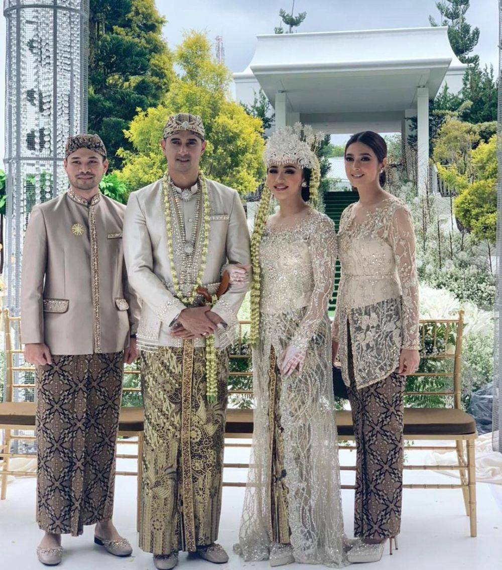 Kebaya brokat untuk bridesmaid. (instagram.com/nsyakieb85)