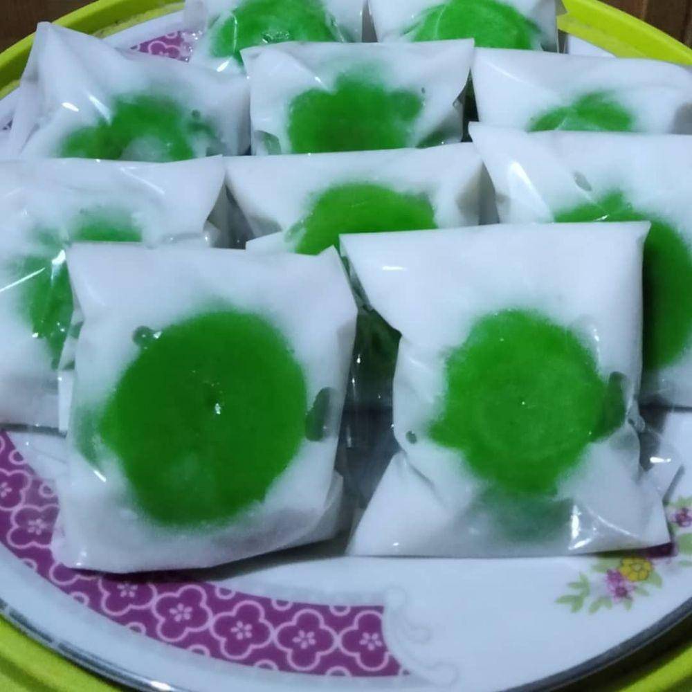 Kue bugis mandi (instagram.com/endahs_kitchen)