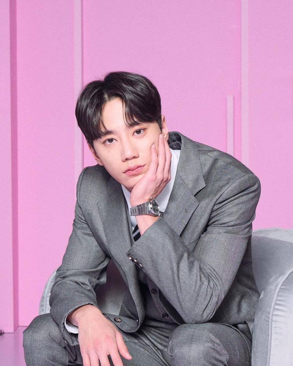 Lee Jun Young U-KISS (instagram.com/j_f_l_e_x)
