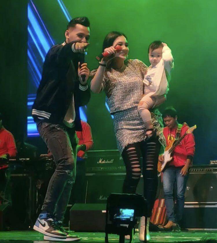 Nella Kharisma, Dory Harsa dan sang anak manggung (instagram.com/nellakharismalovers.id)