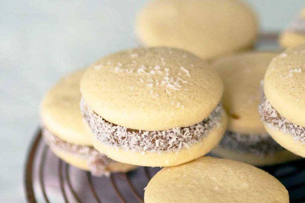 alfajores (Sara McCleary, CC BY-SA 4.0, via Wikimedia Commons)