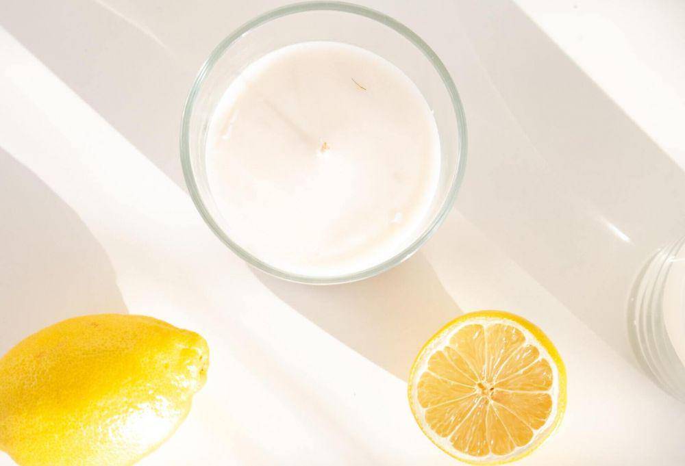 ilustrasi susu dan lemon (unsplash.com/Birgith Roosipuu)