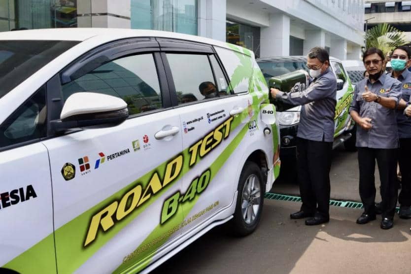 Uji jalan kendaraan menggunakan B40.