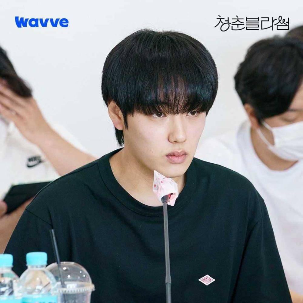 Yoon Hyun Soo di pembacaan naskah KDrama Season of Blossom (instagram.com/wavve.official)